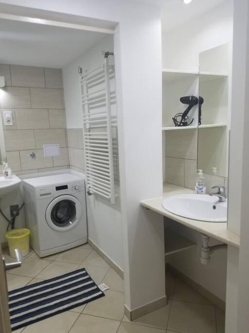 Big Cozy - Skyfall Apartment 3 Bdrm 6 Beds 1&Half Baths Budapeste Exterior foto