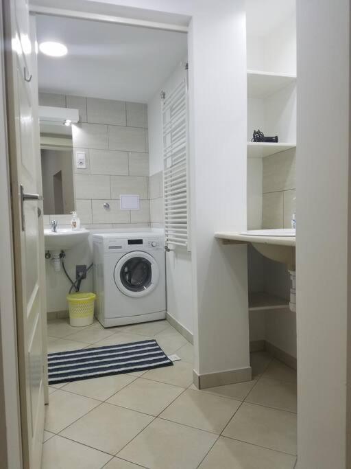 Big Cozy - Skyfall Apartment 3 Bdrm 6 Beds 1&Half Baths Budapeste Exterior foto